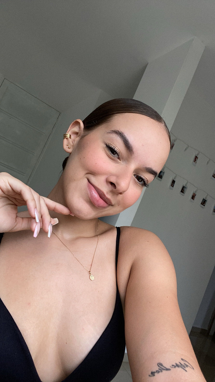 Adult woman in a casual photo